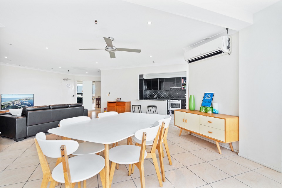 3 Bedrooms, Apartment, For sale, The Esplanade, 2 Bathrooms, Listing ID 1212, Surfers Paradise, Queensland, Australia, 4217,